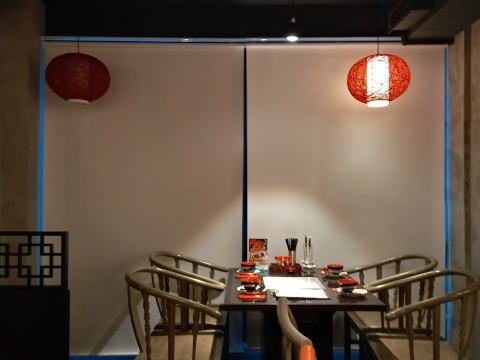 Thi công màn cuốn in tranh