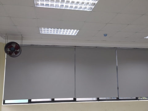 Thi công rèm cuốn văn phòng