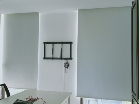 Thi công rèm cuốn văn phòng